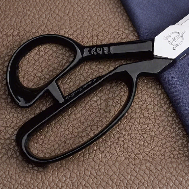 Close-up of ergonomic anti-slip handle on Zhang Xiaoquan AU manganese-steel tailor shears, designed for comfort and precision in fabric cutting.