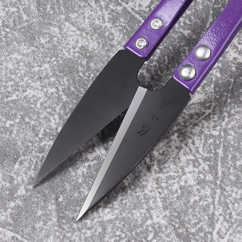 Close-up of sharp black blades on Zhang Xiaoquan AU thread snips, ideal for accurate thread cutting in detailed sewing work.