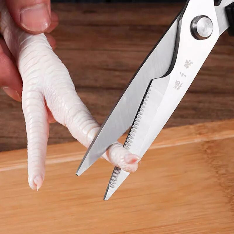 230mm kitchen scissors cutting chicken feet, showcasing the strength and precision of the serrated stainless steel blades.